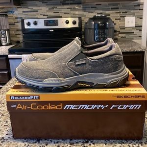 Sketchers mens size 12 wide